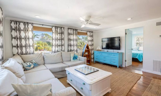 South Venice Condo | Cozy beach house! Just steps away from the world-class Manasota beach