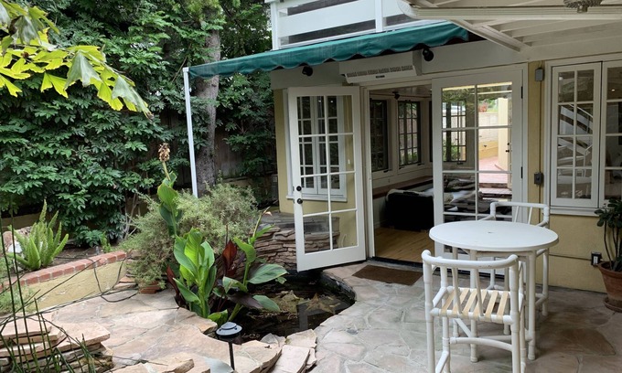 Diamond Crestview Apartment | Cozy Beach House, Quiet, Private Garden, Blocks to Sand, Town