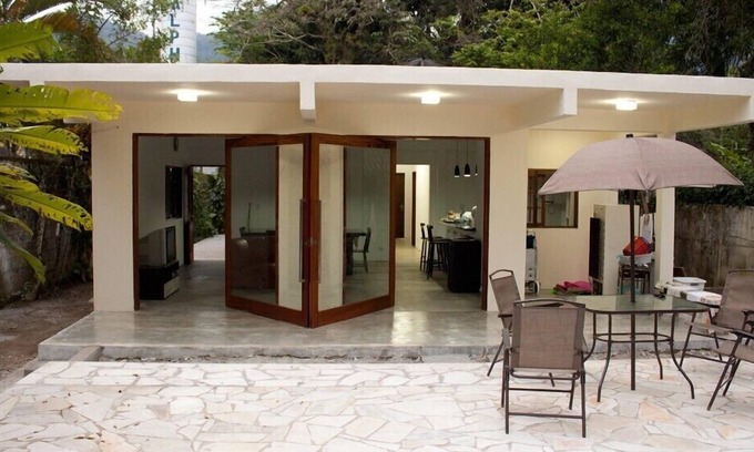 Pereque-Mirim House | Cozy beachfront beach house with pool, terrace, barbecue