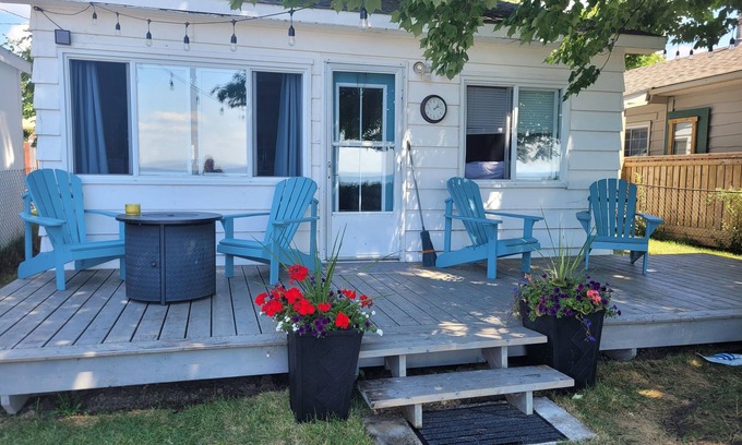 North Bay Cottage | Cozy Beachfront Cottage