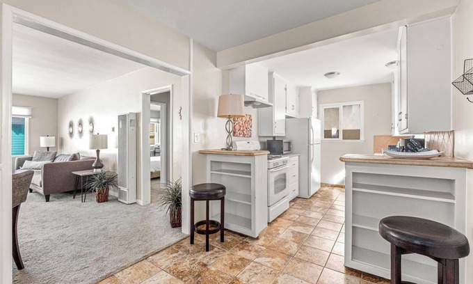 Hermosa Beach Apartment | Cozy Beachside Apt with Laundry, AC, Patio