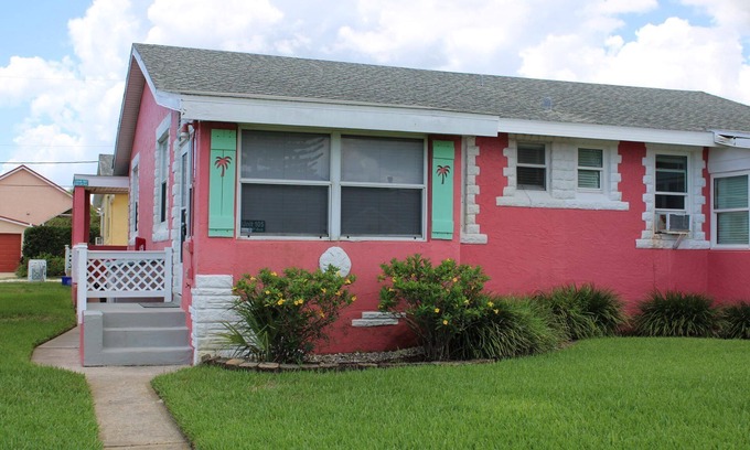 New Smyrna Beach Apartment | Cozy Beachside Cottage Studio