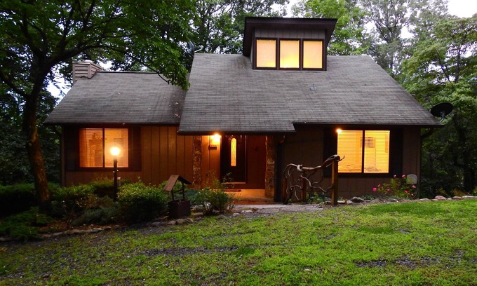 Qualla House | Cozy Bear Lodge on top of Casey's Mountain! - Great Location!