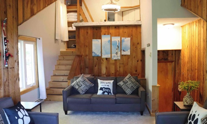 Campton Condo | Cozy Bear Mountain View Getaway