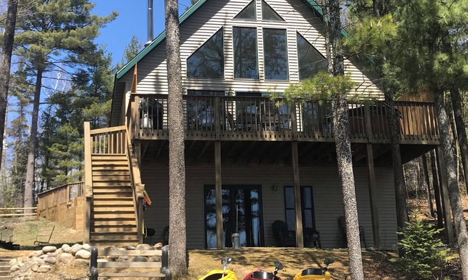 Lake Arrowhead Ski Chalet | Cozy Bear's Den Chalet w/Hot Tub & Fire-pit close to Hiking Skiing Snowmobiling!