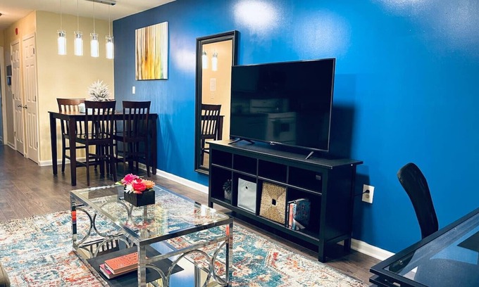 Hawthorne Apartment | Cozy Beautiful 2BD Apt in Center City