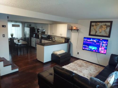 Gatineau House | Cozy beautiful 3 bedroom townhome