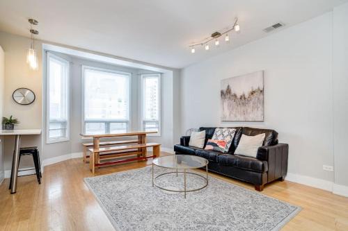 River North Apartment | Cozy Beautiful Downtown Unit CHI in Prime River North Location near Mag Mile - 2