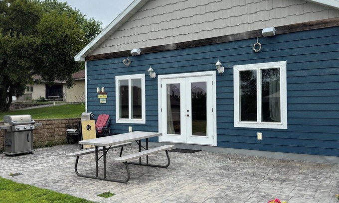 Alexandria Cabin | Cozy, beautiful, family friendly, 3-bedroom, newly built cabin on Lake Latoka