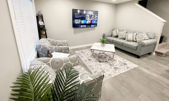 Regina House | Cozy & Beautiful House in Regina