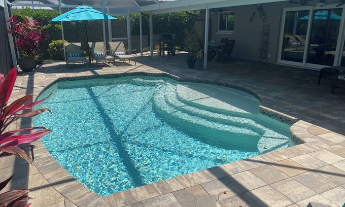 Pelican House | Cozy, beautiful, waterfront, pool house in a quiet neighborhood.