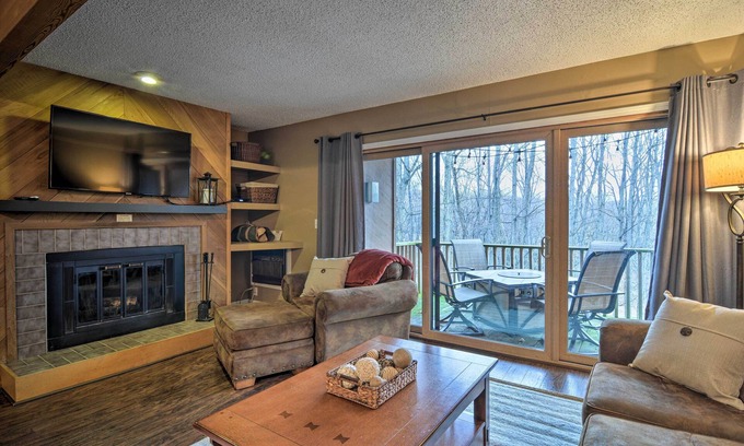 Bellaire Condo | Cozy Bellaire Condo w/Balcony - 3 Mi to Skiing!