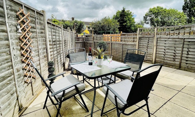 Bicester House | Cozy Bicester Village 1 bedroom flat with own garden