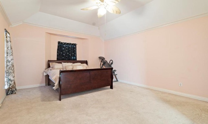 Far North Dallas House | Cozy Big Room with Bed For Long Stay
