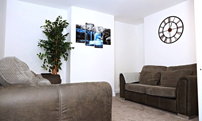Stonnall House | Cozy Birmingham house JLR NEC Airport ResortsWorld