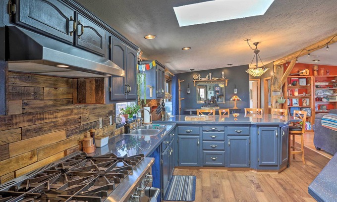 Hot Springs House | Cozy Black Hills Home on 13 Acres w/Deck & Views!