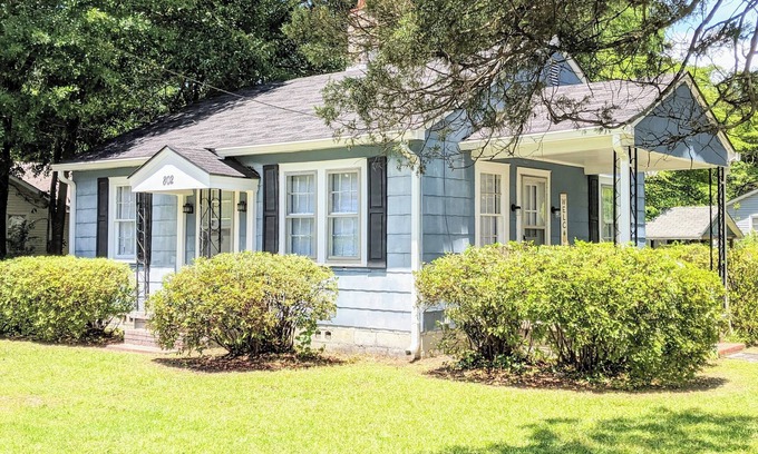 Hartsville Cottage | Cozy Blue Cottage 2BR/1BA