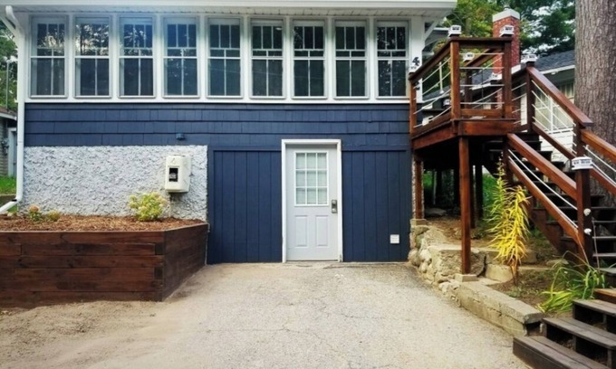 Greenville Cottage | Cozy Blue Cottage With Access To All Sports Lake.