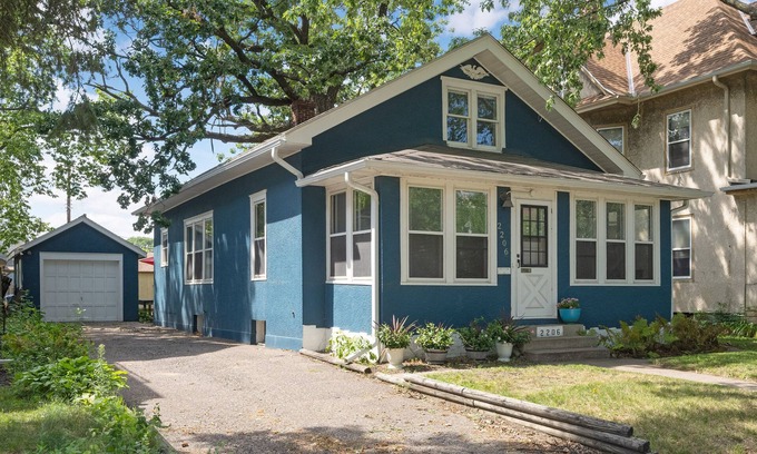 Northeast Minneapolis House | Cozy Blue House in the hub of NE Minneapolis. A home away from home