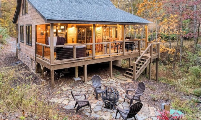 Foxfire Estates Cabin | Cozy Blue Ridge Cabin: Hot Tub, Firepit, and More!