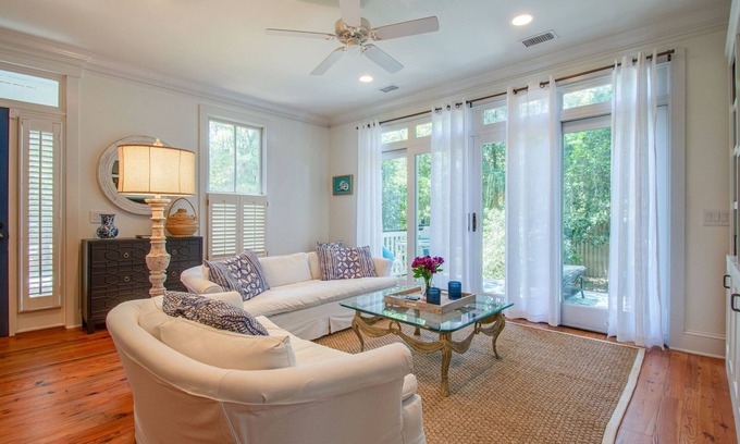 Olde Town House | Cozy Bluffton Cottage in Old Town.
