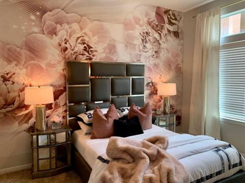 South Main Apartment | Cozy Blush Haus/ NRG / PoolView /TX Med Center