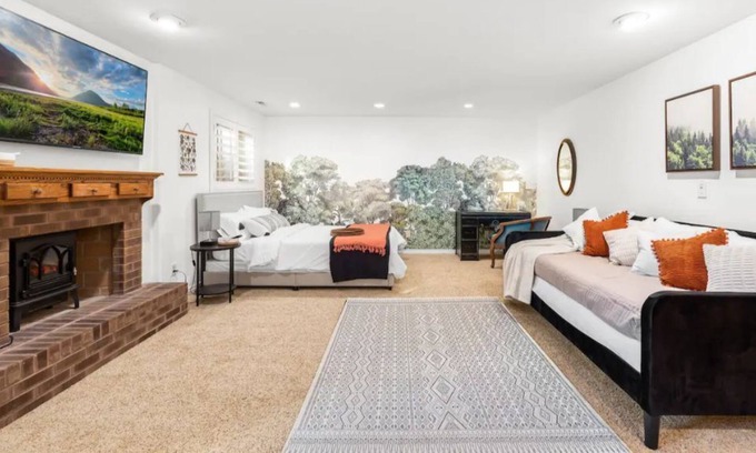 Mapleton Apartment | Cozy boho studio near mountains - pet/family friendly