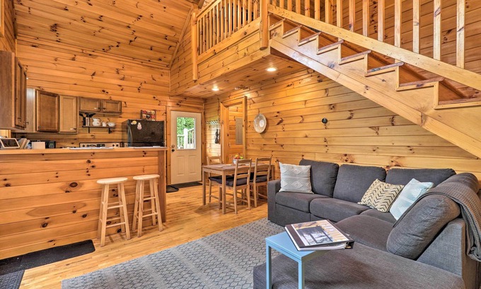 Boone Cabin | Cozy Boone Cabin w/Deck: Close to Downtown!