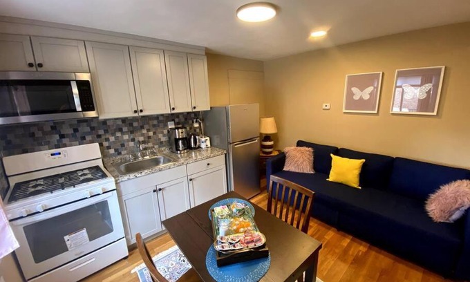 West Roxbury Apartment | Cozy Boston Getaway Apartment! Free Parking