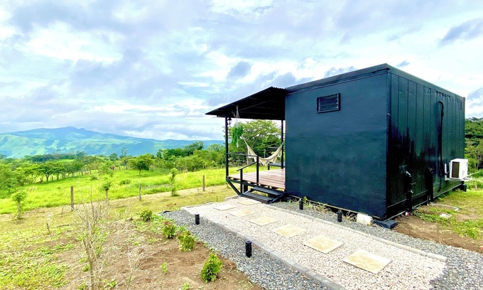 Quebrada Grande Cabin | Cozy Box-Glamping with amazing views to the mountains-Close to Monteverde