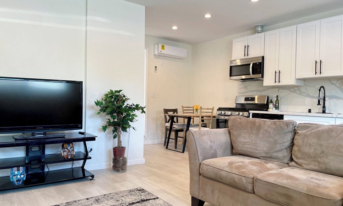 Winnetka House | Cozy BRAND NEW 2 bed/2 Bath Private House Close to Everything