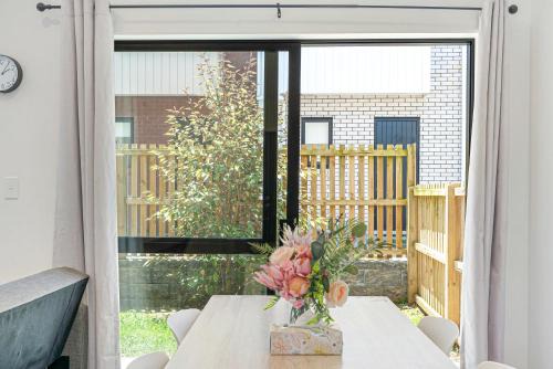 Auckland Villa | Cozy Brand New Townhouse 16