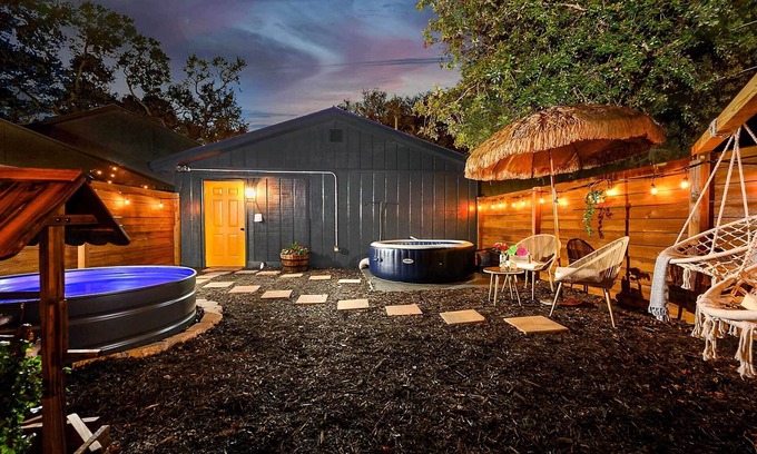 Limona Improvement Apartment | Cozy Brandon Guest Studio w/Pool & Hot Tub!