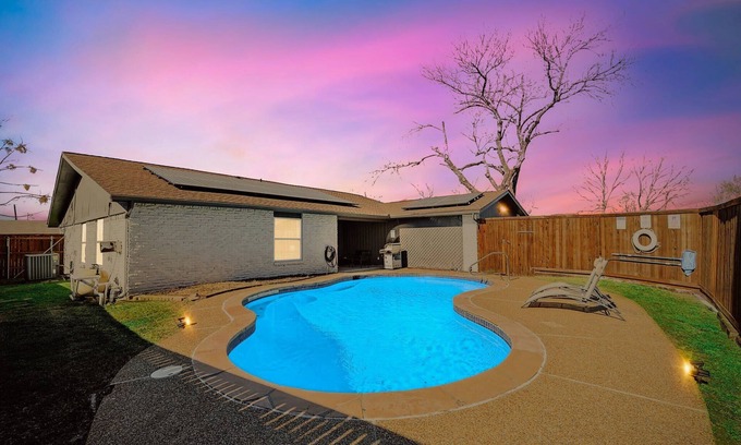 Mesquite House | Cozy & Bright, 4 Bedrooms, Pool, Mins to Attractions