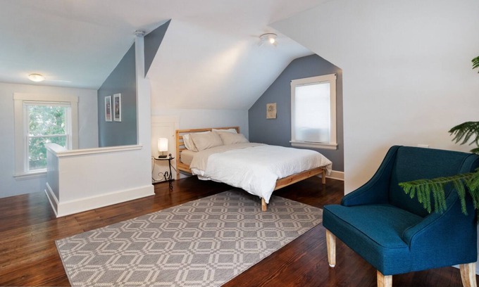 Cleveland House | Cozy + Bright Lakeshore Cottage