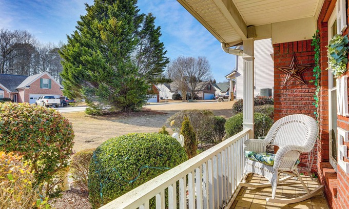 Buford House | Cozy Buford Home w/Piano ~ Mins to Lake Lanier!