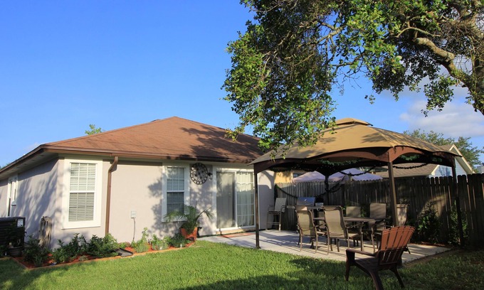 East Arlington House | Cozy Bungalo Jax, where you will feel at home.
