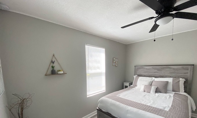 Jacksonville House | Cozy Bungalow - Close to Downtown!