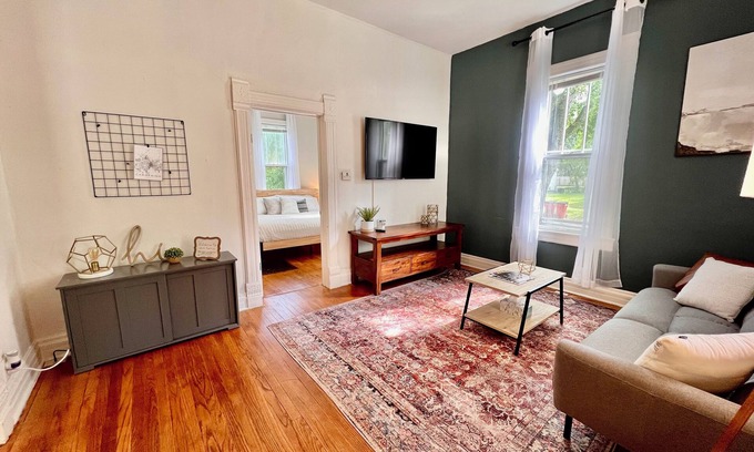 Champaign House | Cozy Bungalow - Close to Campus + Nespresso Coffee Maker!