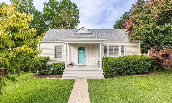 Three Chopt House | Cozy Bungalow convenient to U of R & shops of Libbie & Grove!