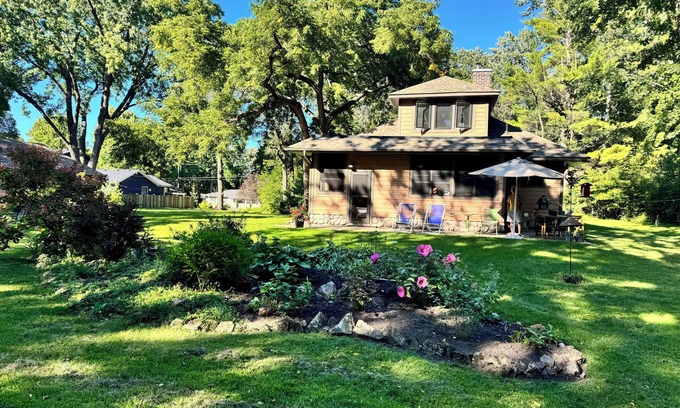 White Bear Lake House | Cozy bungalow in beautiful White Bear Lake.