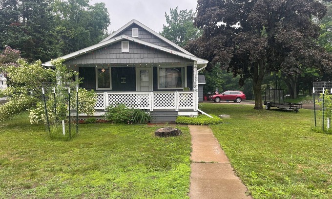 Trowbridge Park House | Cozy bungalow in Marquette w/hot tub. Minutes from Lake Superior and downtown.