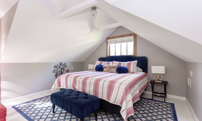 New Buffalo House | Cozy Bungalow in the Heart of New Buffalo, Fire Pit