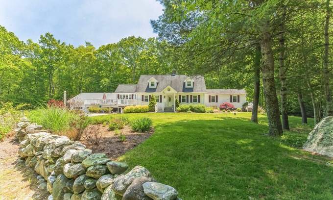 Old Mystic House | Cozy Bungalow Just Minutes from Mystic, Westerly Beaches, Boating and Casinos! by RedAwning