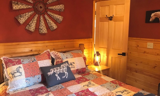 Wilbur House | Cozy bungalow located 20 minutes from Lake Roosevelt in Wilbur, WA