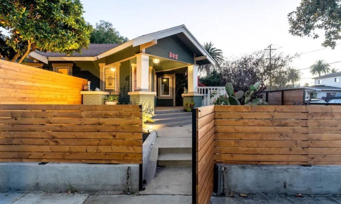 Harbor House | Cozy Bungalow w/Hot Tub, Game room - LB Gem ✨