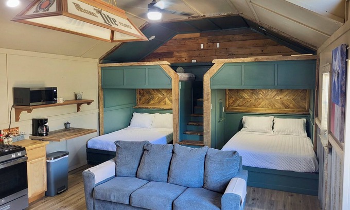 Leakey Apartment | Cozy “Bunkhouse” cabin in charming Leakey with WiFi, AC. Near Frio and Garner!