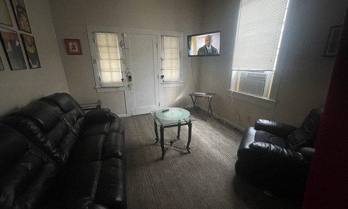 Saint Claude House | Cozy Bywater NOLA Clubhouse - ONLY 5 mins from the French Quarters