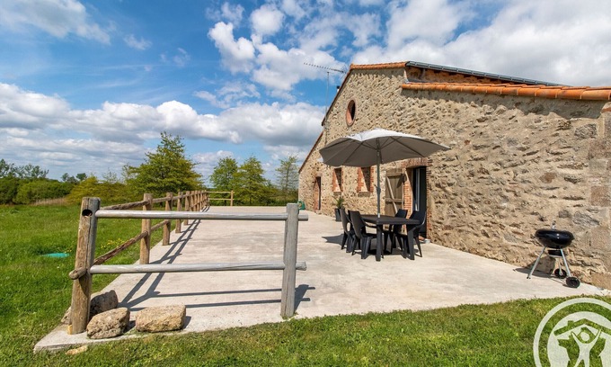 Saint-Christophe-du-Bois Cottage | Cozy Cottage Near Cholet & Puy du Fou - Terrace, BBQ, WiFi, Parking, Sleeps 4