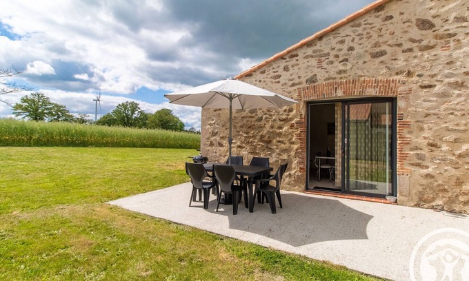 Saint-Christophe-du-Bois Cottage | Cozy Cottage near Puy du Fou, Terrace, BBQ, Sleeps 4-5, Close to Cholet & Nature Trails